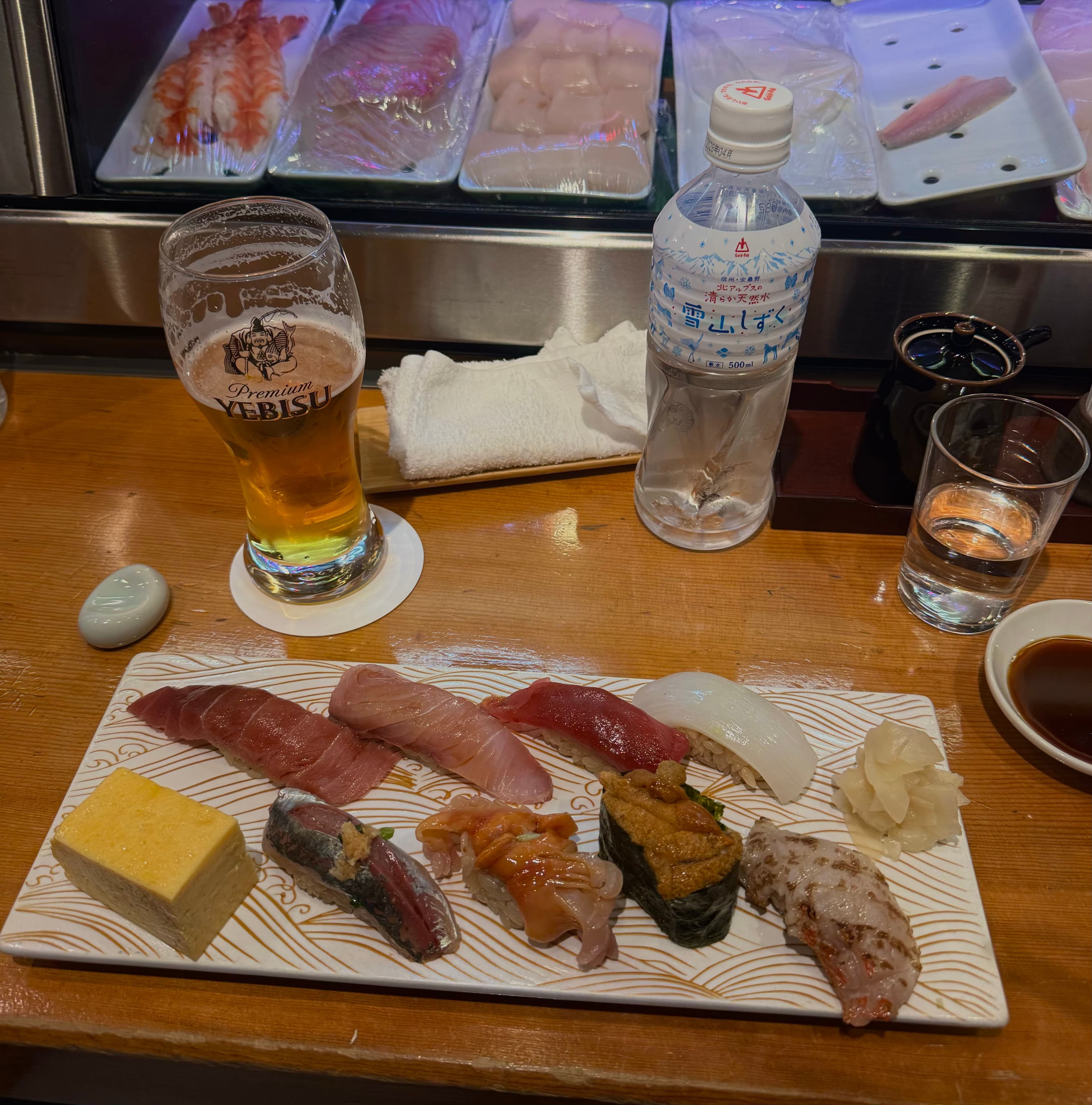 The recommended by the **itamae (板前)** sushi set.